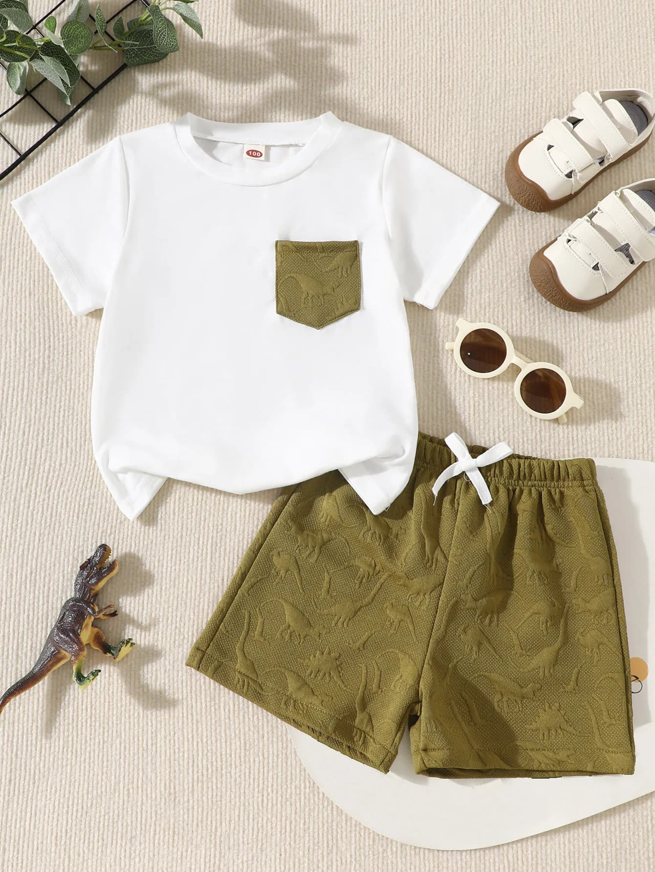 סט בגדי קיץ לילדים עם הדפס דינוזאור מגניב!