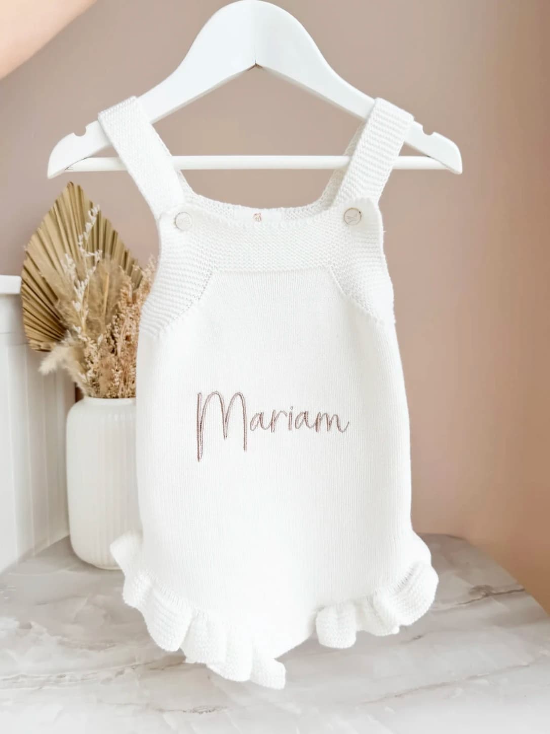 בגד גוף סרוג לתינוק עם שם אישי - מתנה מושלמת לרך הנולד!