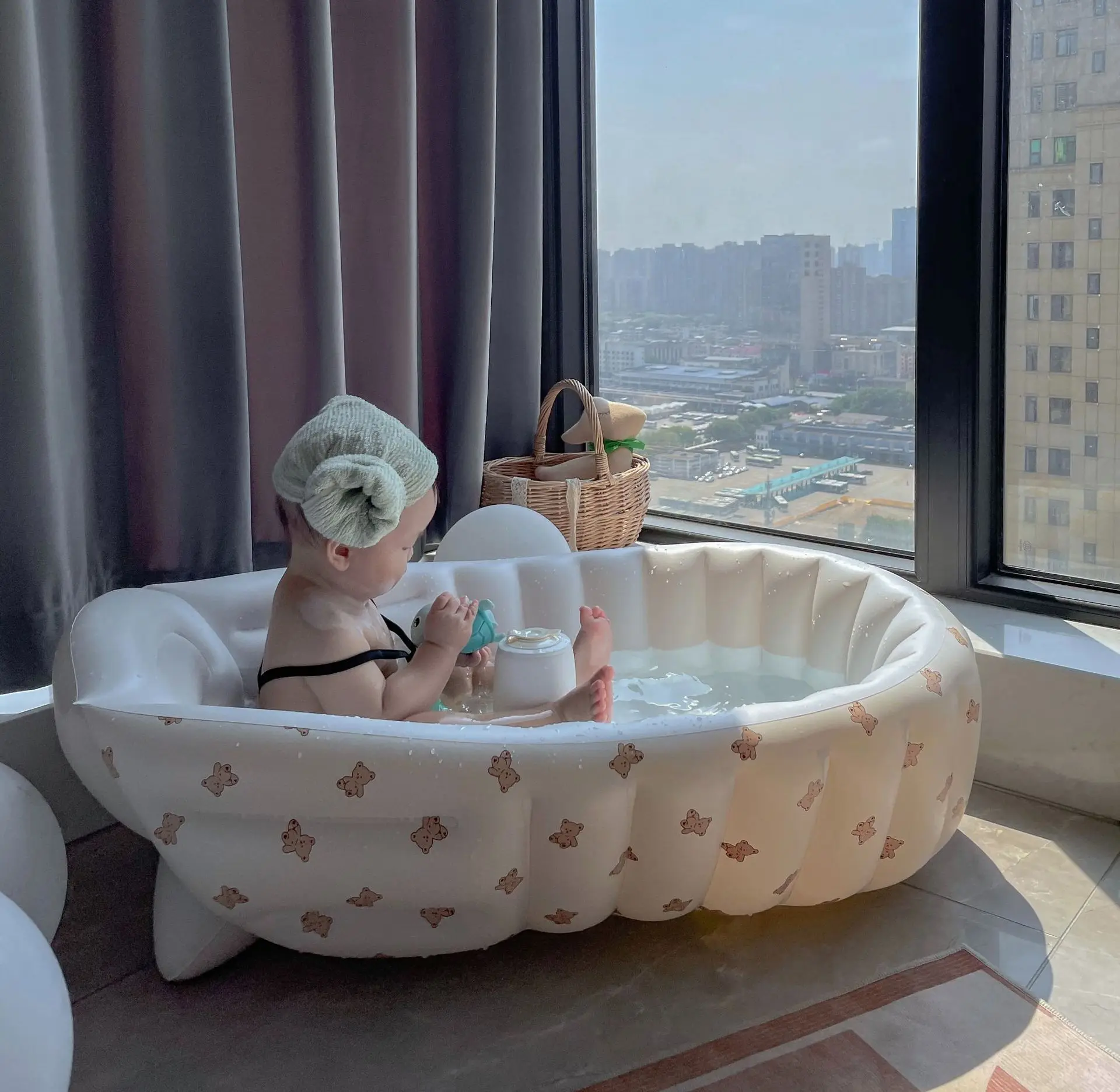 אמבטיית תינוקות מתקפלת ונוחה לנסיעות!