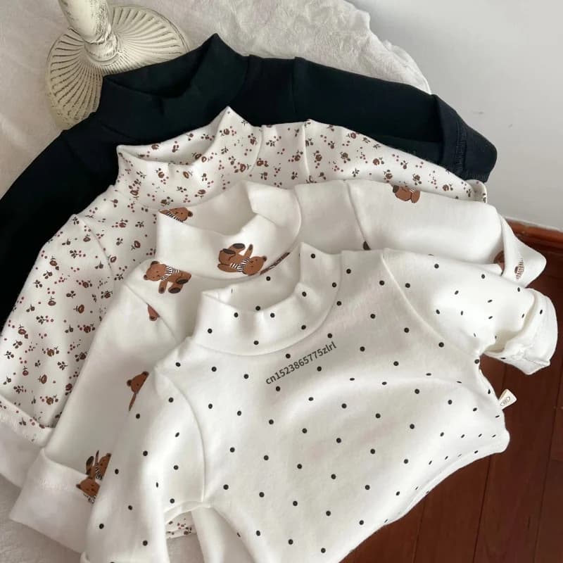 חולצת טי צווארון גולף לילדות - מודפסת ונוחה לסתיו!